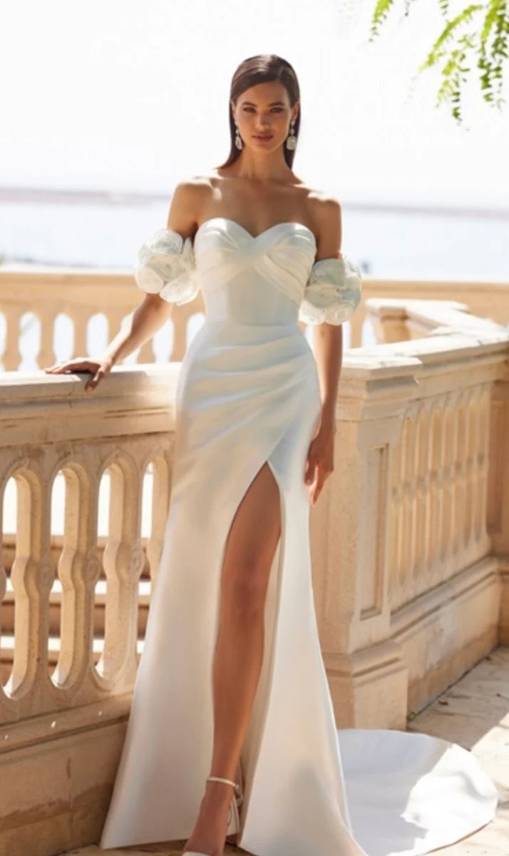 Ronald Joyce (Victoria Jane Collection) Style 18766B Yenesia Fitted Wedding Dress Size 18 (Ex Bridal Shop Sample)