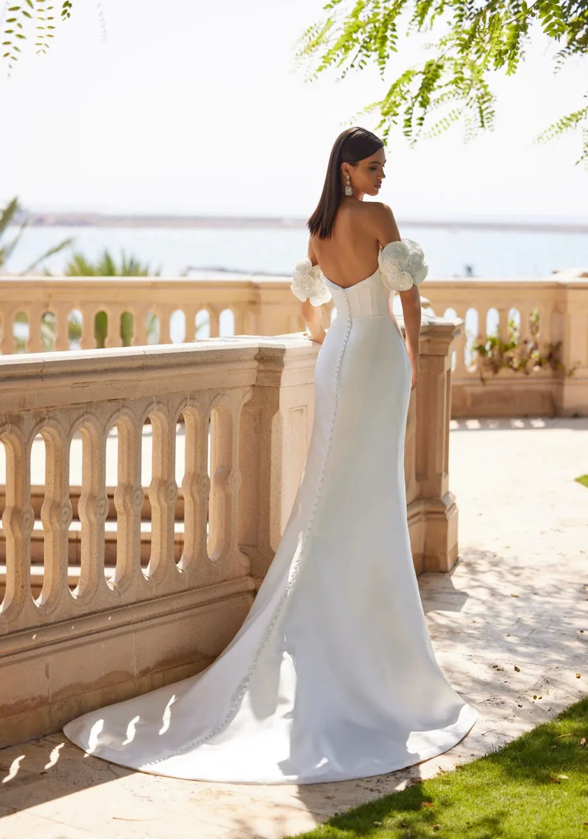 Ronald Joyce (Victoria Jane Collection) Style 18766B Yenesia Fitted Wedding Dress Size 18 (Ex Bridal Shop Sample)
