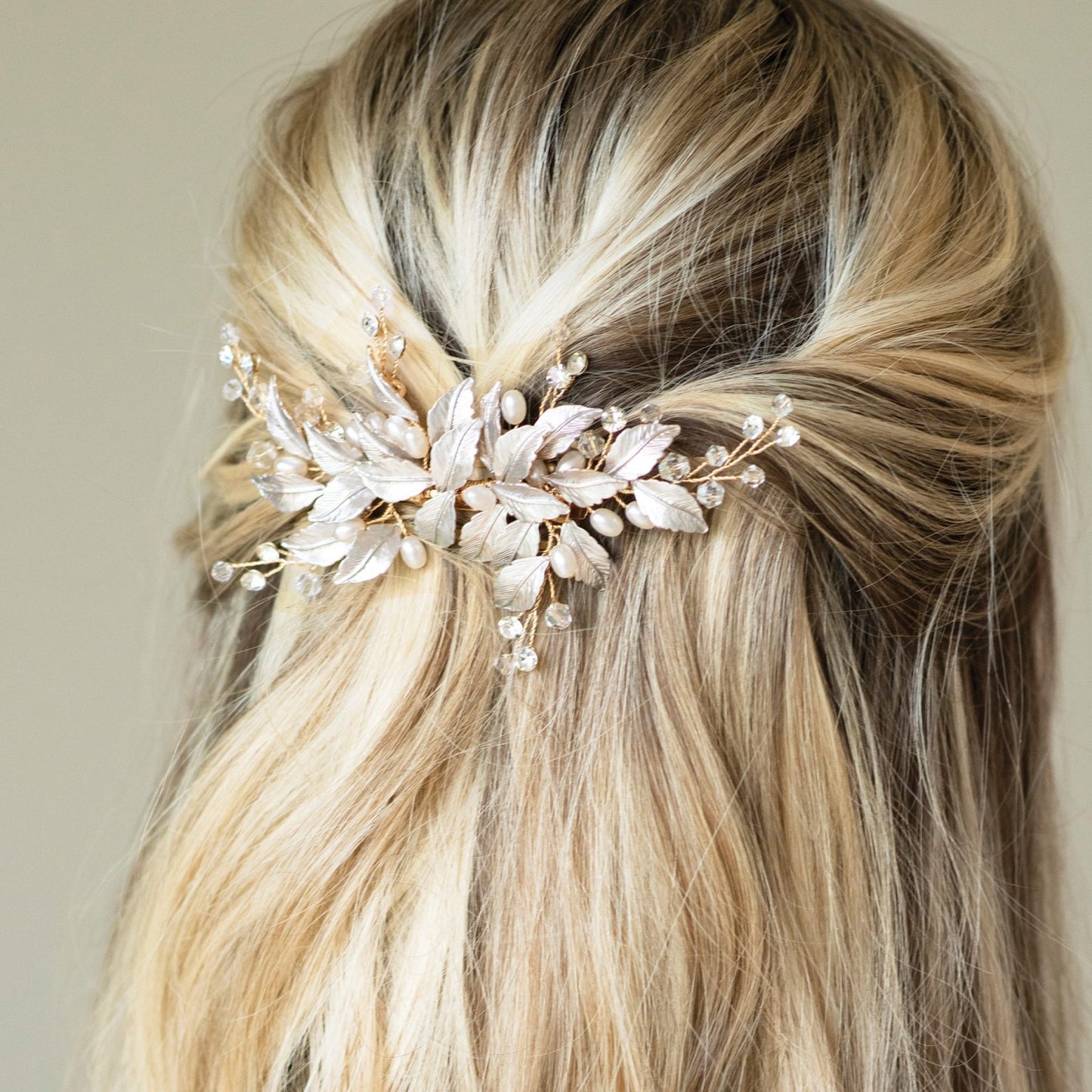 FAIRYDUST CRYSTAL AND PEARL LEAFY PROM CLIP