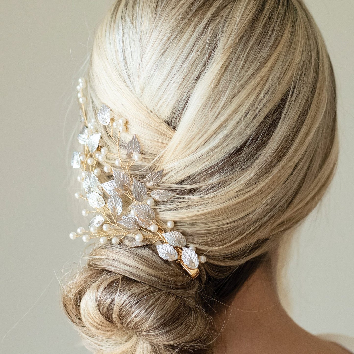 SUMMER BREEZE SILVER PEARL LEAFY PROM CLIP