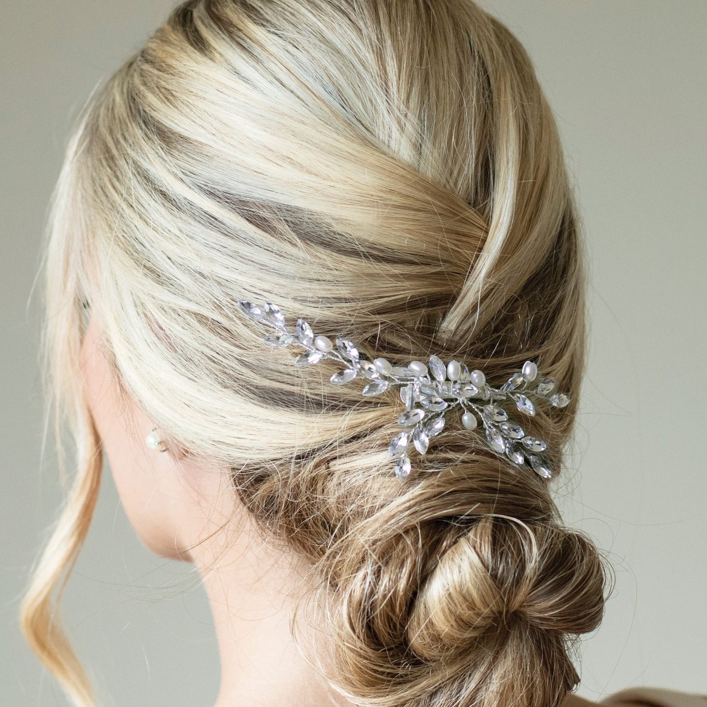 PEARL GLIMMER SILVER SPRAY PROM CLIP