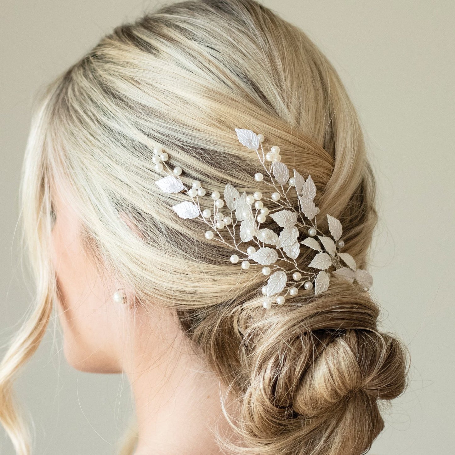 SUMMER BREEZE SILVER PEARL LEAFY PROM CLIP