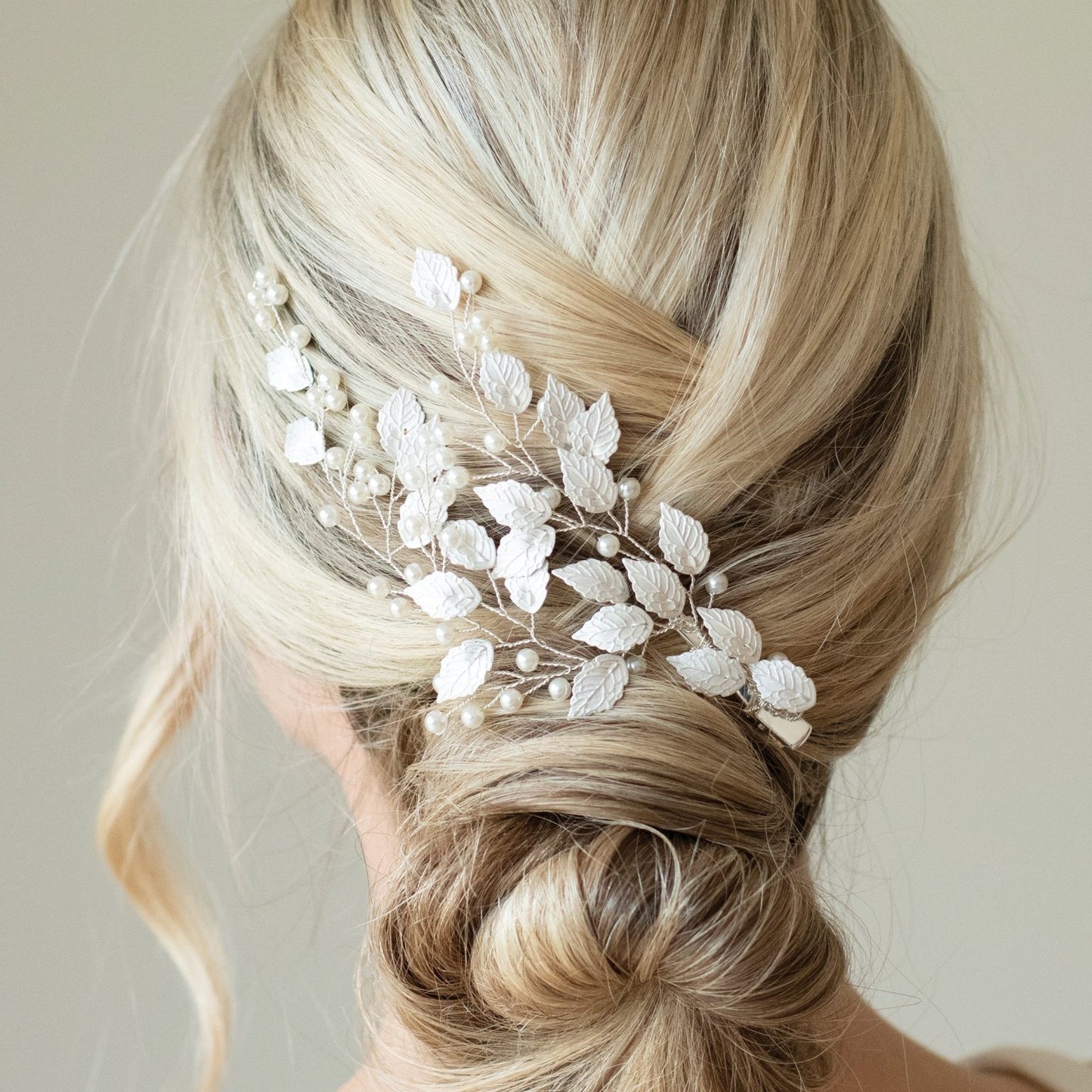 SUMMER BREEZE SILVER PEARL LEAFY PROM CLIP