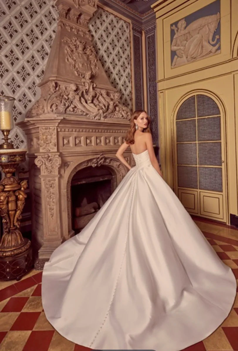 Ronald Joyce Zeniba Style 69961 Ballgown Wedding Dress Size 20 (Ex Bridal Shop Sample)
